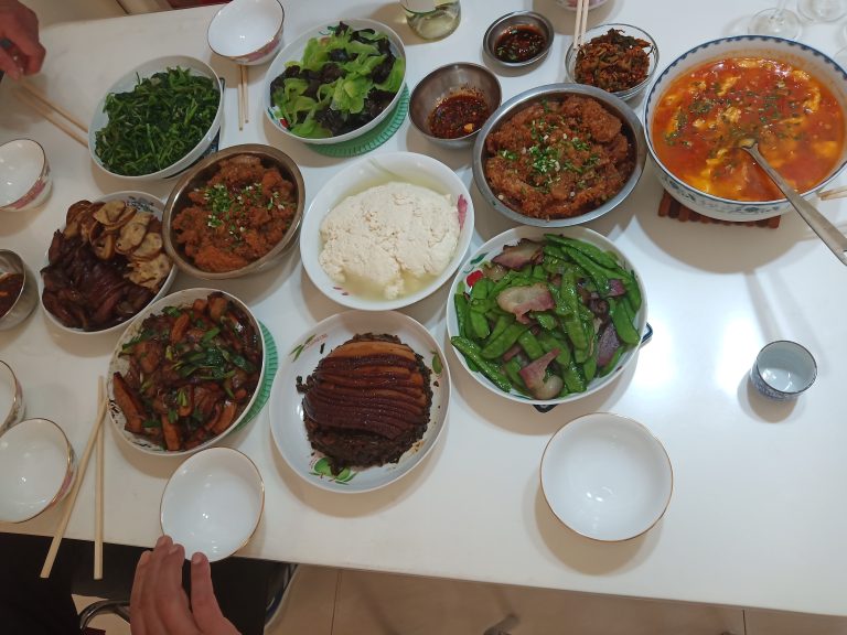 Family-Style Dining vs Individual Plates